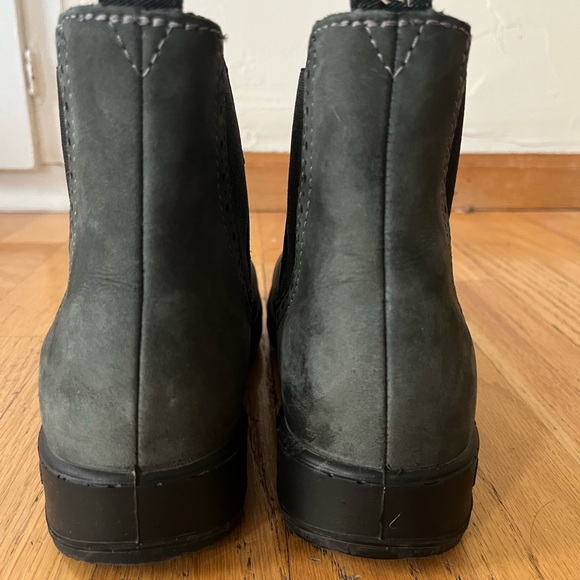 Blundstone Women’s Rustic Black High Top Chelsea Boots - Picture 8 of 14